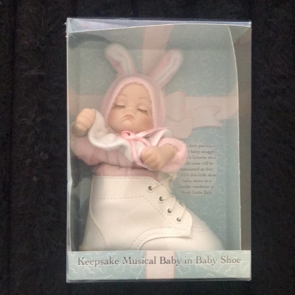 Keepsake Musical Shoe Baby Girl in Baby Shoe Pink Bunny Outfit In Original Box